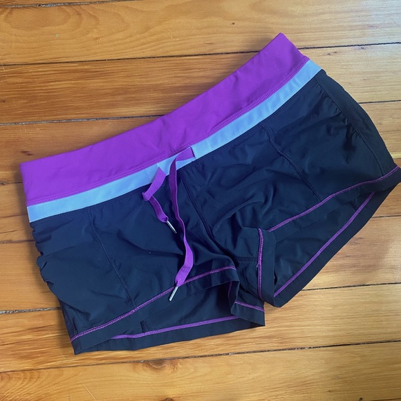 Lululemon Athletic Shorts - Sz 6 - Picture 1 of 3
